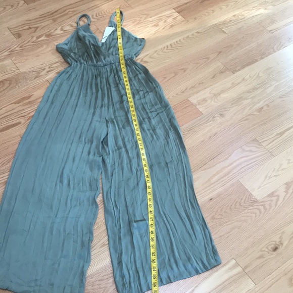 New! Zara medium olive satin effect wrinkled V neck jumpsuit. - Picture 4 of 10